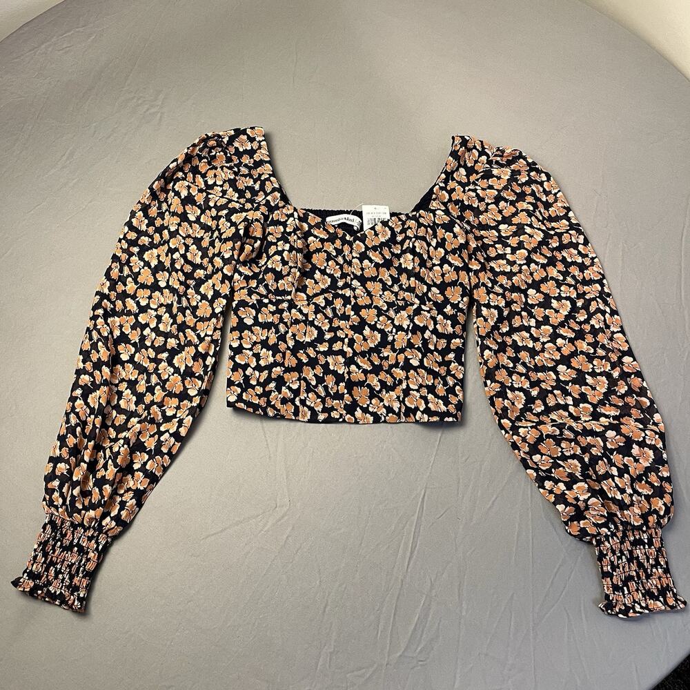 Abercrombie & Fitch XS Floral Sweetheart Puff Long Sleeve Smocked Cropped Top - Picture 2 of 7